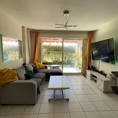 2p Jardin Sud Vue Avec Piscine Tennis Parking Privé *