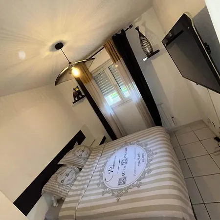 2p Jardin Sud Vue Avec Piscine Tennis Parking Privé *